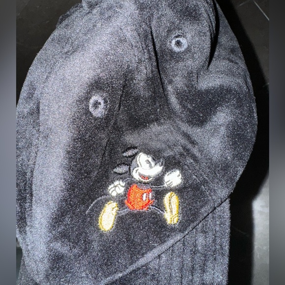 NWOT DISNEY HAT 🧢 - Picture 3 of 4